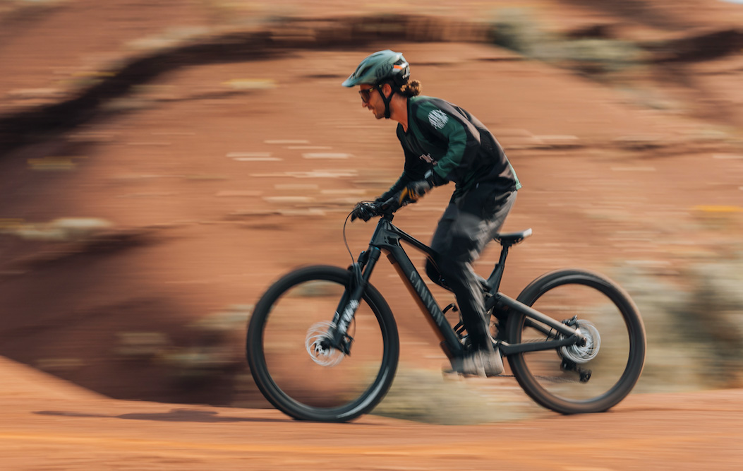 12-vtt-electrique-canyon-spectral-on-cf-8 comportement terrain du vtt electrique canyon spectral on cf 8