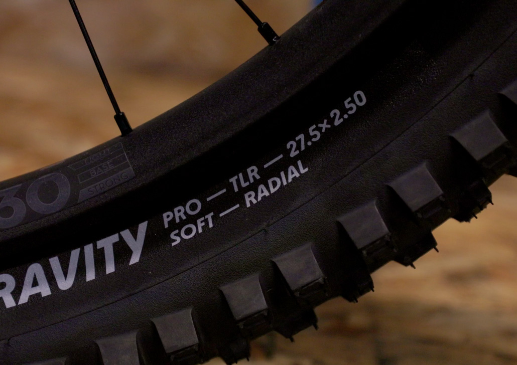 2-montage-pneu-vtt-tubeless pneu vtt tubeless TLR