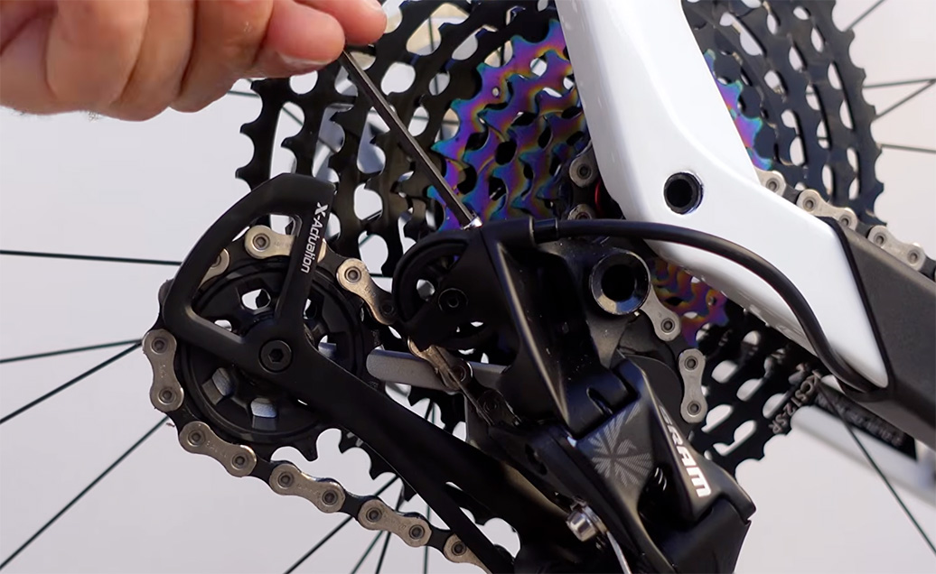 6-reglage-de-la-vis-englobe-derailleur-vtt comment régler son dérailleur arrière de vtt