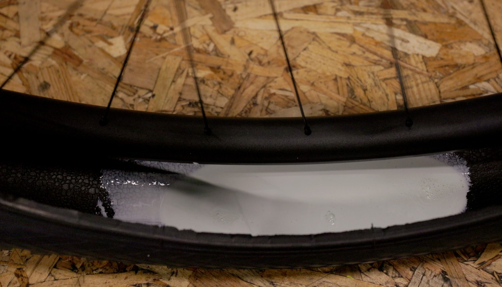 7-montage-pneu-vtt-tubeless