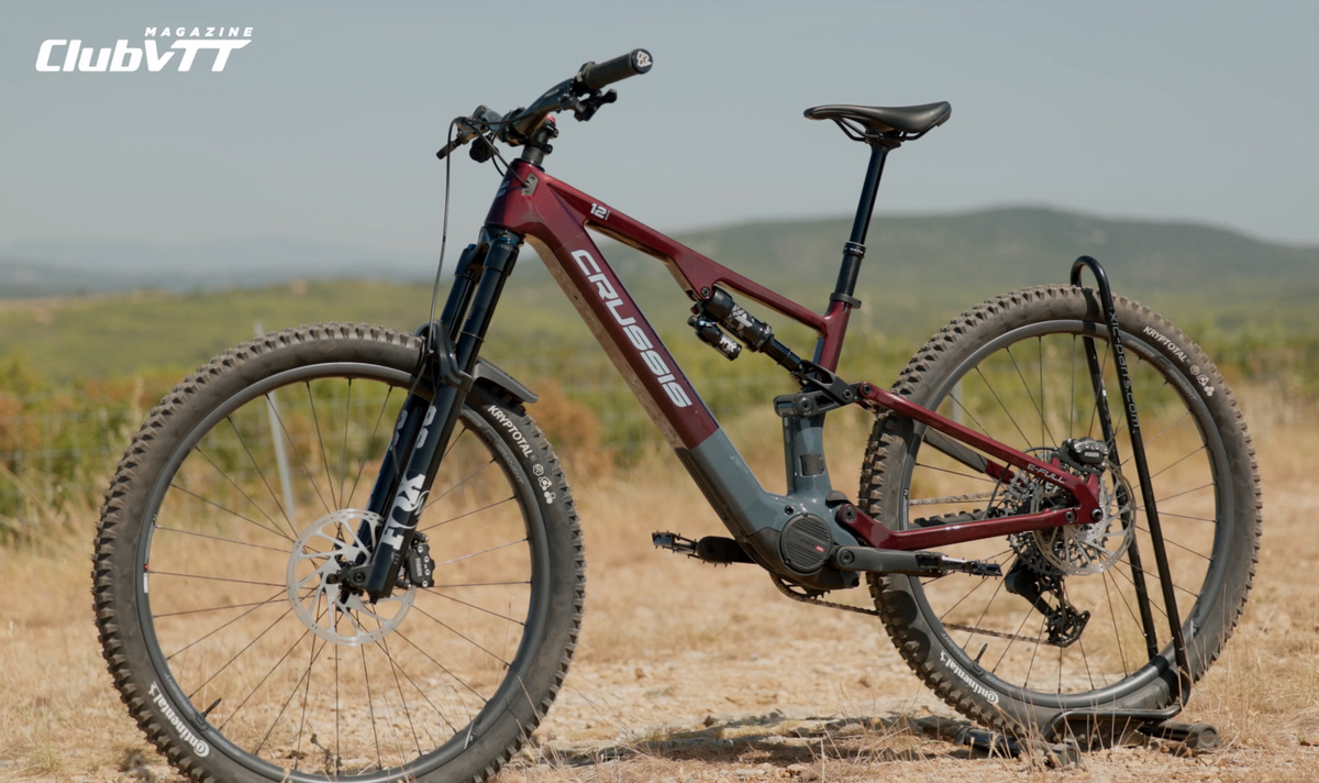 vtt électrique Crussis e-Full 12.11 un vtt tout-suspendu en carbone avec le moteur avinox m2s
