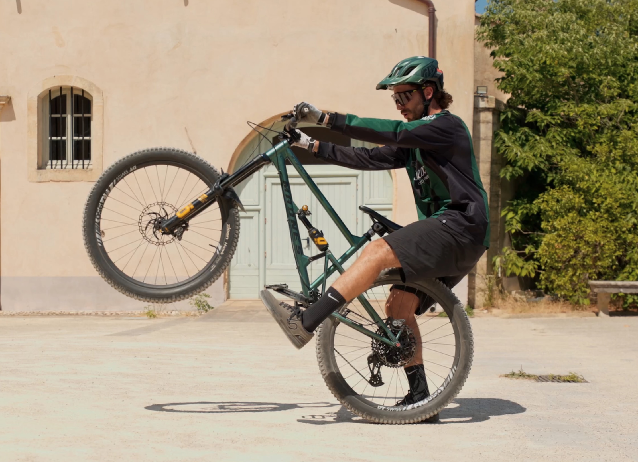 comment faire un manual en vtt ? tutoriel roue arrière